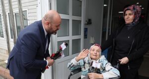 Tıp Merkezi’nde çiçeklerle karşılayıp hem sağlığa hem de maneviyata şifa oldular