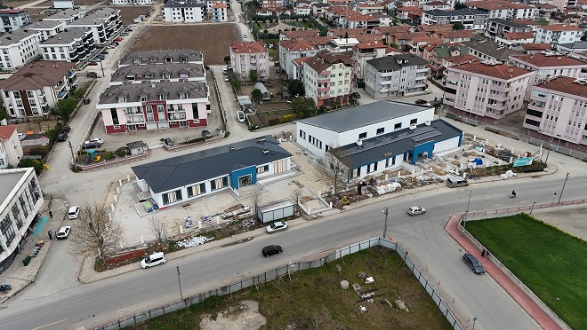 Arifiye Yüzme Havuzu ve Gençlik Merkezi hızla tamamlanıyor