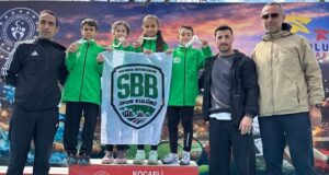 Büyükşehirli atletlerden çifte başarı: Yarı final bileti geldi