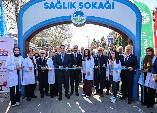 Sakarya’nın merkezine Sağlık Sokağı açıldı