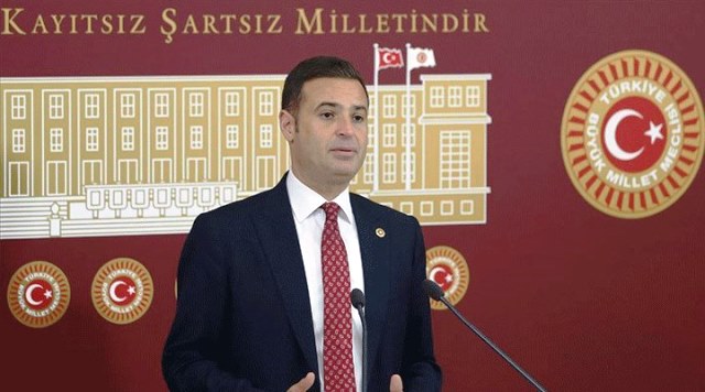 CHP Genel Başkan Yardımcısı Ahmet Akın; 2022 yılında maliyetler arttığı için fahiş oranda zamlanan enerji faturalarına yılbaşından bu yana maliyetler düşmesine karşın tek kuruş indirim yapılmadığına dikkat çekti.