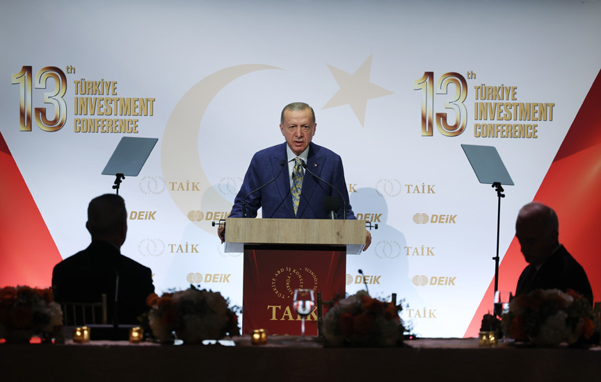 Cumhurbaşkanı Recep Tayyip Erdoğan, Türk-Amerikan İş Konseyince (TAİK) düzenlenen yemekte iş dünyası temsilcileriyle bir araya geldi.