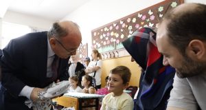 Vali Karadeniz Öğrencilerin Heyecanlarına Ortak Oldu