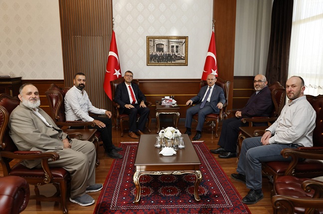 Ahmet Akdardağan ve yönetim kurulu üyelerinden Vali Yaşar Karadeniz’e ziyaret
