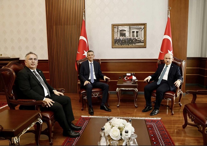 Dikbayır ve Dokumacı Vali Yaşar Karadeniz’i ziyaret etti