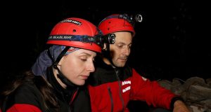 Büyükşehir arama kurtarma ekibi şehrin kalbindeki o enkaza girdi