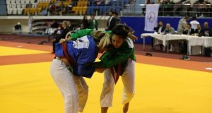 Büyükşehir’den bir kupada iki şampiyonluk