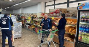 Sapanca Belediyesi Zabıta Müdürlüğü Ekipleri Zincir Marketlerde Denetim Yaptı