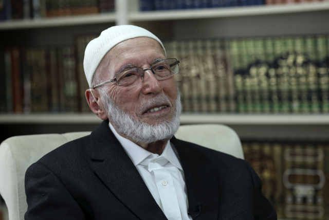 Ali Babacan, Lütfi Doğan için düzenlenen cenaze törenine katıldı