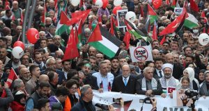 BAŞKAN TEVER, FİLİSTİN YÜRÜYÜŞÜNE KATILDI