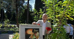 ŞEHİT A.GAFFAR OKKAN MEZARI BAŞINDA ANILACAK