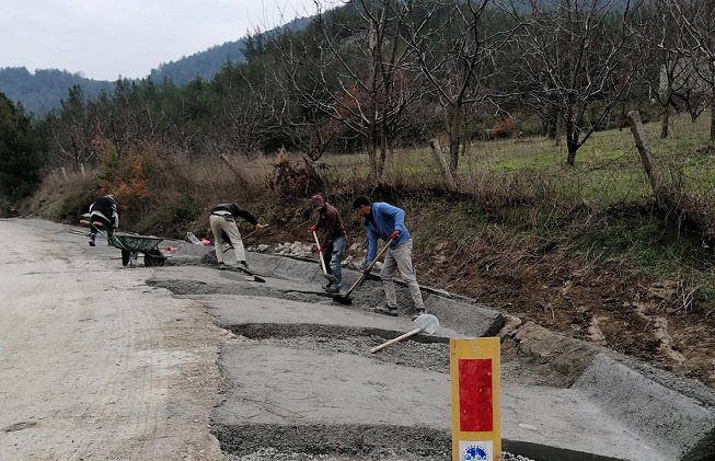 Geyve ilçesinde V kanal imalatı 4 farklı mahallede tamamlandı