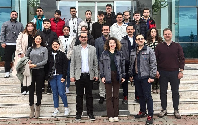 22 MYO ÖĞRENCİSİ ŞİŞECAM’IN YENİŞEHİR’DEKİ FABRİKALARINDA STAJA BAŞLIYOR