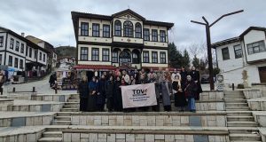 Üniversite öğrencileri tarih kokan sokaklarda Sakarya’yı tanıdı