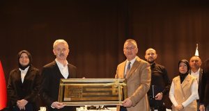 MUTLU IŞIKSU’DAN MECLİSE TEŞEKKÜR PLAKETİ