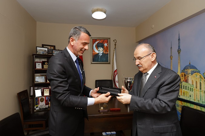 Vali Karadenizden AFD ziyareti