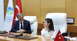 Büyükşehir’de başkanlık koltuğuna 4. Sınıf öğrencisi Ece Atay oturdu