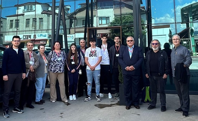 Romanya’dan gelen 4 Öğrenci Santral Elektrik & İnşaat Ltd. Şti. – Elektrik Müteahhitlik Hizmetleri Firmasında staj yaptı.