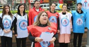 Eğitim ve Bilim Gücü Dayanışma Sendikası üyeleri Eğitim çalışanlarına yapılan şiddete dur demek için bir araya geldiler.