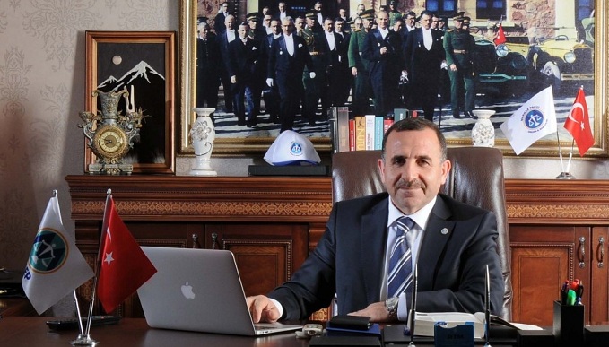 Merkez Partisi Genel Başkanı Prof. Dr. Abdurrahim Karslı, Sorunları Çözmek İçin Anayasada Hangi Madde Engel?