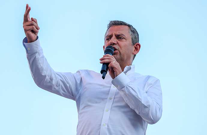 CHP Genel Başkanı Özgür Özel, Gebze’de düzenlenen ‘Geçinemiyoruz Mitingi’ne katıldı