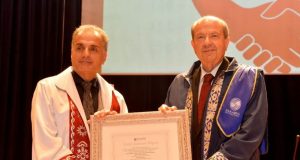 Cumhurbaşkanı Tatar’a, Kıbrıs gazilerinin de katıldığı konferans öncesi fahri doktora tevdi edildi.