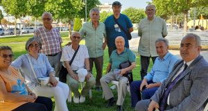 Sakarya Halkı Vatan ve Hürriyet Derneğinin Gar Meydanında  Kahramanların isimleri Yüksek Okullara verilsin imza Kampanyasına büyük ilgi gösterdi