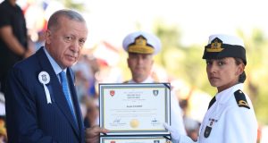Cumhurbaşkanı Recep Tayyip Erdoğan, Millî Savunma Üniversitesi Deniz Harp Okulu Diploma Alma ve Sancak Devir Teslim Töreni’ne katılarak bir konuşma gerçekleştirdi