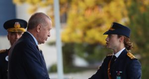 Cumhurbaşkanı Recep Tayyip Erdoğan, İstanbul’da Millî Savunma Üniversitesi Hava Harp Okulu Komutanlığı Diploma ve Sancak Devir Teslim Töreni’ne katılarak bir konuştu