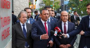 Cumhuriyet Halk Partisi Genel Başkanı Özgür Özel, New York’ta Türkevi Önünde Konuştu