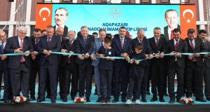 Millî Eğitim Bakanı Yusuf Tekin, Sakarya’da düzenlenen törenle Adapazarı Anadolu İmam Hatip Lisesinin açılışını gerçekleştirildi.