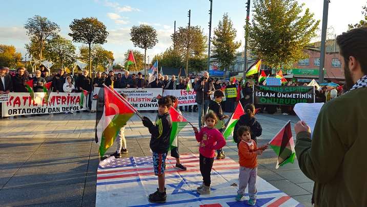 SAKARYA Demokrasi Meydanı’nda eylem: Ülkemizin limanları İsrail gemilerine kapatılsın!