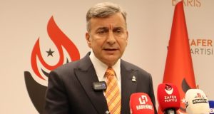 Zafer  Parti Sözcüsü Azmi Karamahmutoğlu,partinin gündeme ilişkin görüşlerini düzenlediği basın toplantısıyla Türk kamuoyu ile paylaştı.