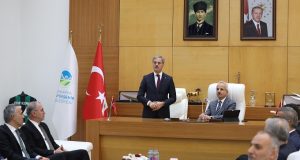 Bakan Abdülkadir Uraloğlu, Büyükşehir Belediyesi’ni ziyaret etti