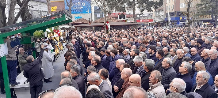 Akyazı Ticaret ve Sanayi Odası Başkanı Zafer Şinasi Bayraktar, dualarla son yolculuğuna uğurlandı.