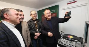 Mehmet Demir’den Tarihi Bir Bağış: 1891 Yılına ait Kur’an-ı Kerim Adapazarı Ticaret Müzesine  hediye etti