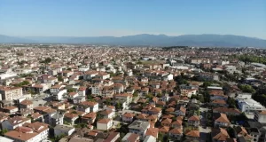 Sakarya’da kensel dönüşüm kapsamında yeni yılda 5 bin 500 lira kira yardımı yapılacak.