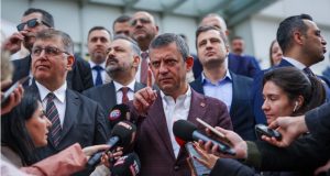 Cumhuriyet Halk Partisi Genel Başkanı Özgür Özel, İzmir Çiğli Belediyesi Kent Lokantası Açılışına katıldı.