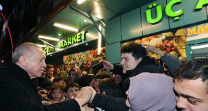 Rize ve Trabzon il kongrelerine katılmak üzere memleketi Rize’nin Güneysu ilçesine gitti.