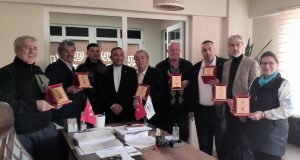 Başkan Mehmet Demir, 10 Ocak Çalışan Gazeteciler Günü dolayısıyla basın mensuplarını ağırlayarak plaket takdim etti