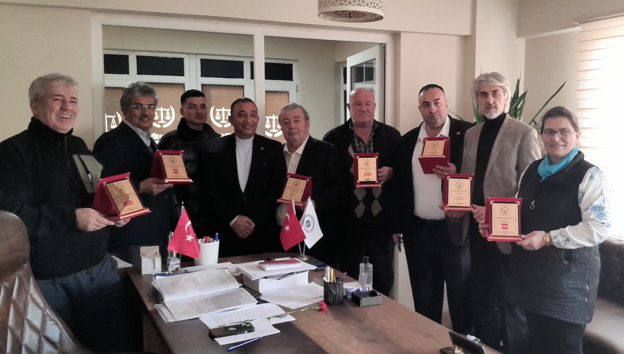 Başkan Mehmet Demir, 10 Ocak Çalışan Gazeteciler Günü dolayısıyla basın mensuplarını ağırlayarak plaket takdim etti