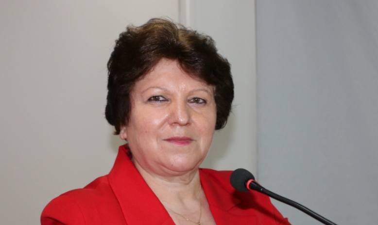 Sakarya Sağlık Çalışanları ve Emeklileri Derneğin’de Mahmure Çolak güven tazeledi