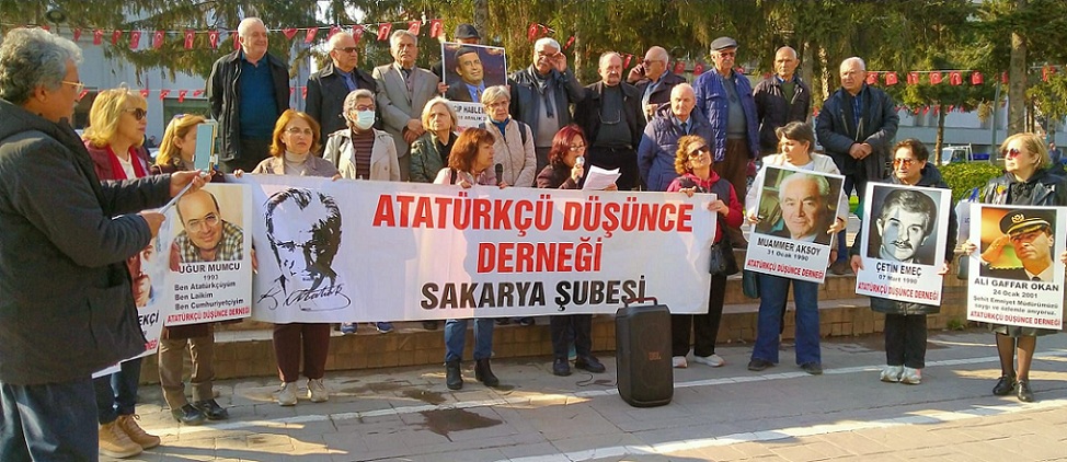 Uğur Mumcu ve Prof. Dr. Muammer Aksoy’un ölüm yıldönümleri olan 24 Ocak – 31 Ocak arası hafta Adalet ve Demokrasi Haftası olarak anılıyor.