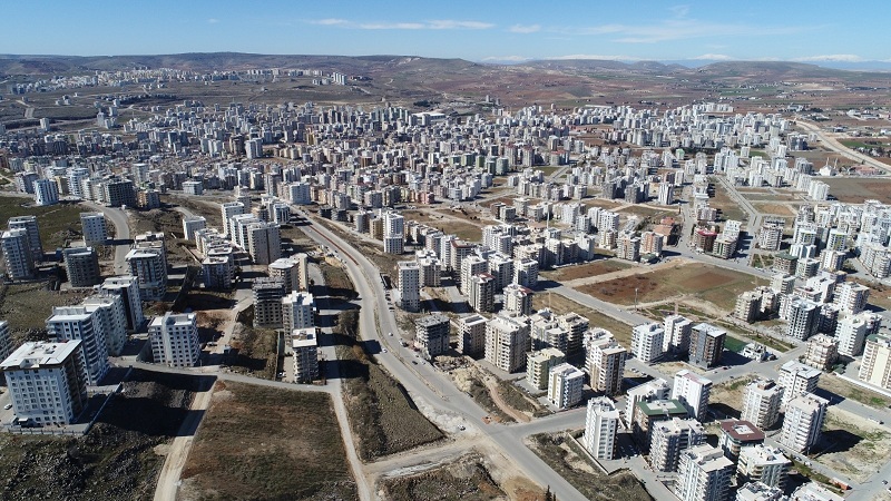 Kombimiz, buzdolabımız yandı. Sıcaklarda klima bile çalışmıyor.