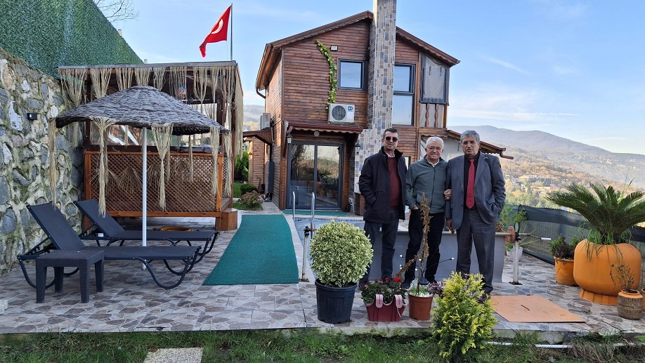 Sapanca Bayraklı Dağ Evi tesisimizde sizleri ağırlamaktan mutluluk duyarız.