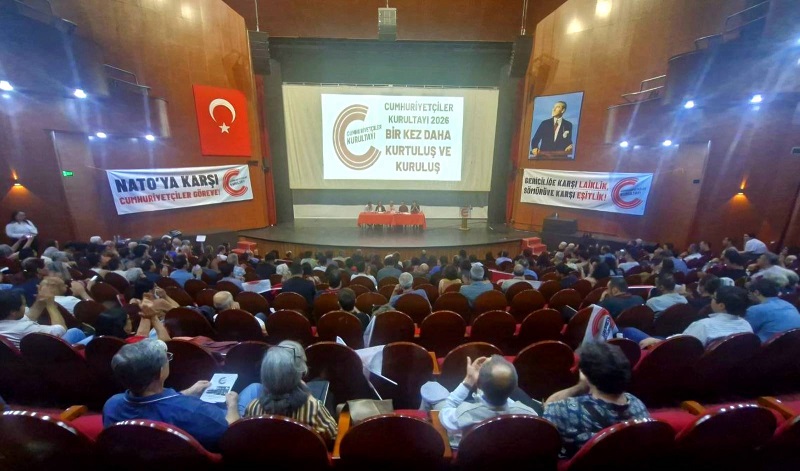 Cumhuriyetçiler kurultayı Ankara’da tamamlandı ve halk hareketi çağrısı yapıldı