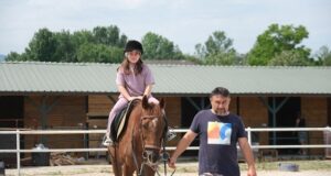 Sağlıklı yaşam yolculuğunda bu kez at biniciliği heyecanı yaşadılar