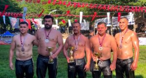 Güreşte ve bisiklette Büyükşehirli sporcular madalyaları topladı