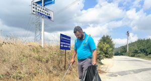 Serdivan’da Yol Kenarlarında Temizlik Mesaisi