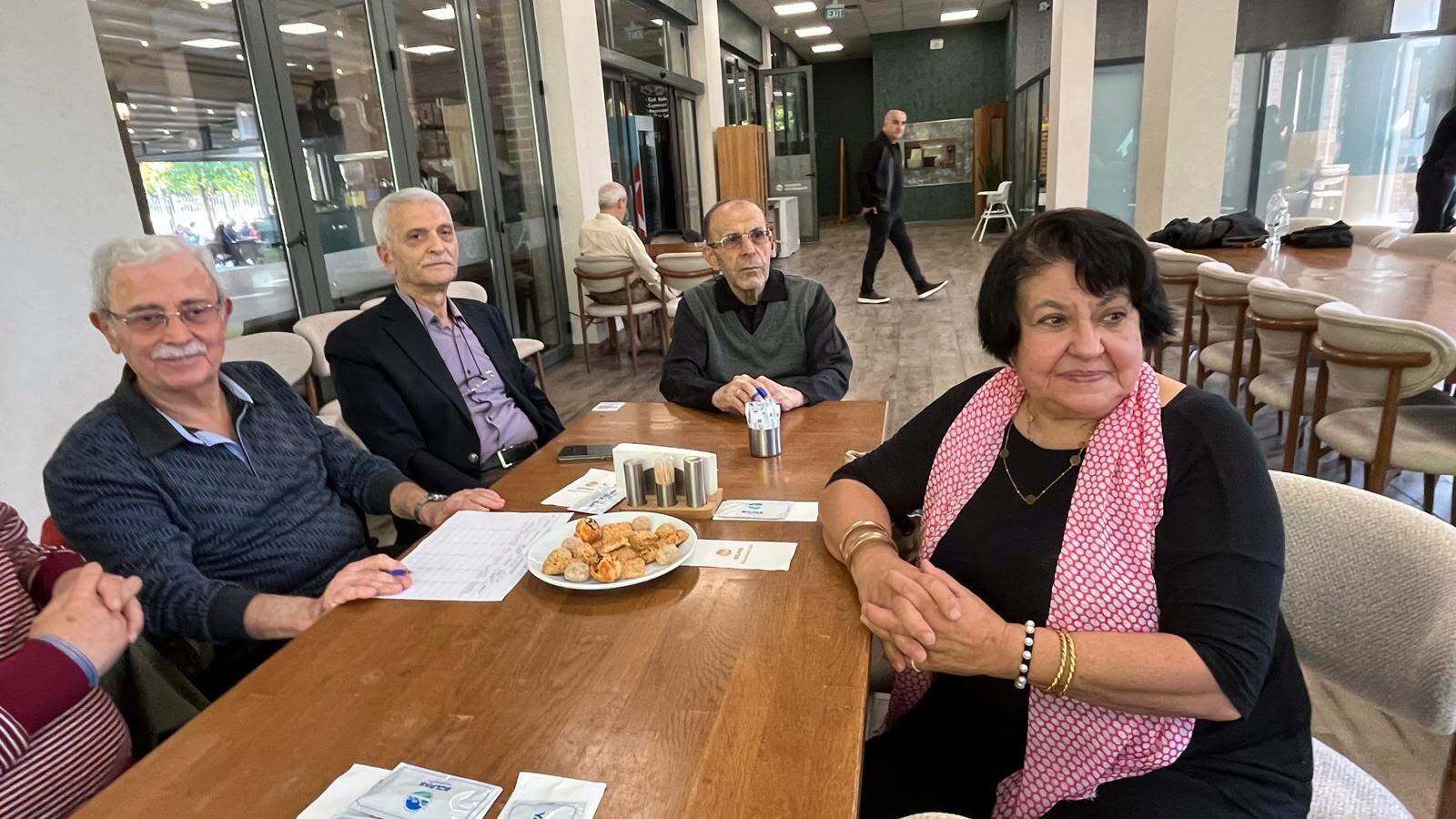 Uniroyal emeklileri 40 yıl sonra bir araya gelerek hasret giderdi.